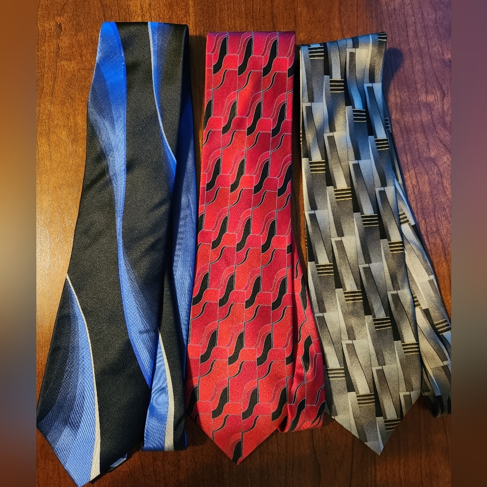Ferucci Men's Set of Three Patterned Ties in Blue, Red, and Gray
